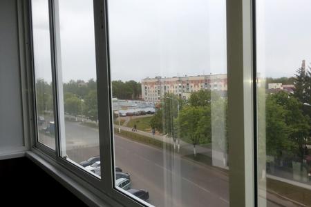 Преимущества тонировки балконов